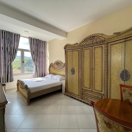 Hotel Latifi Gramsh Exteriör bild