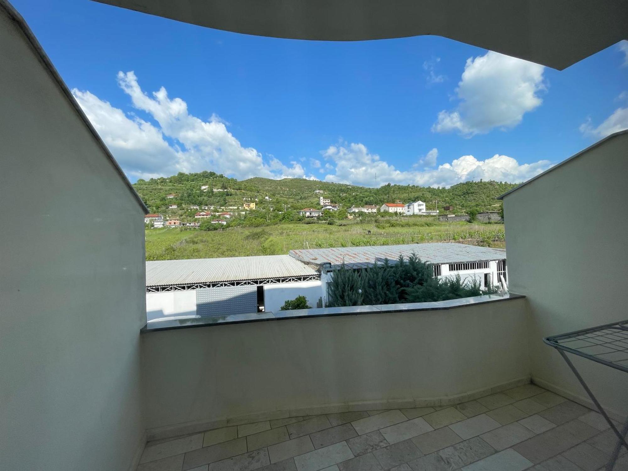 Hotel Latifi Gramsh Exteriör bild