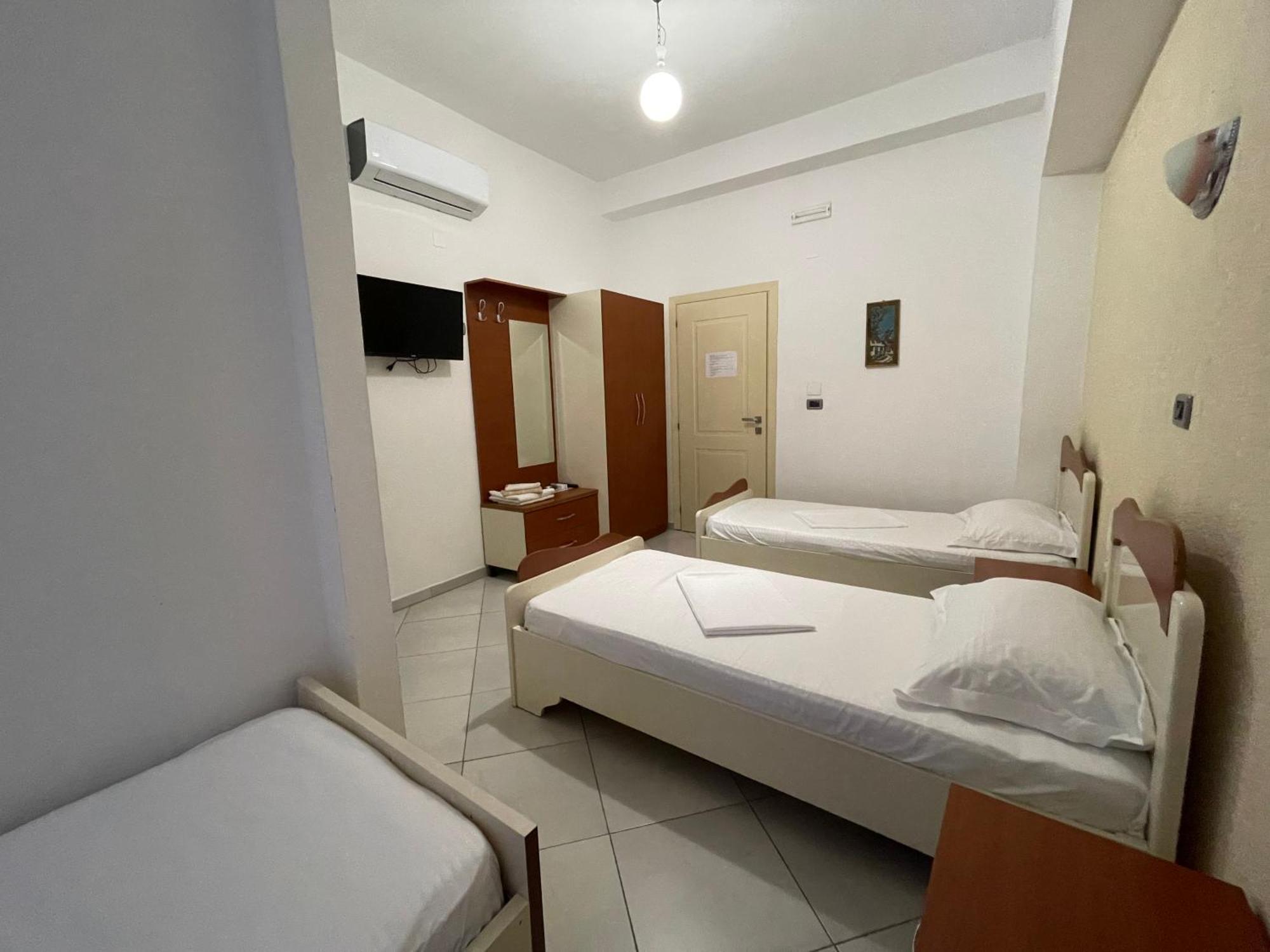 Hotel Latifi Gramsh Exteriör bild