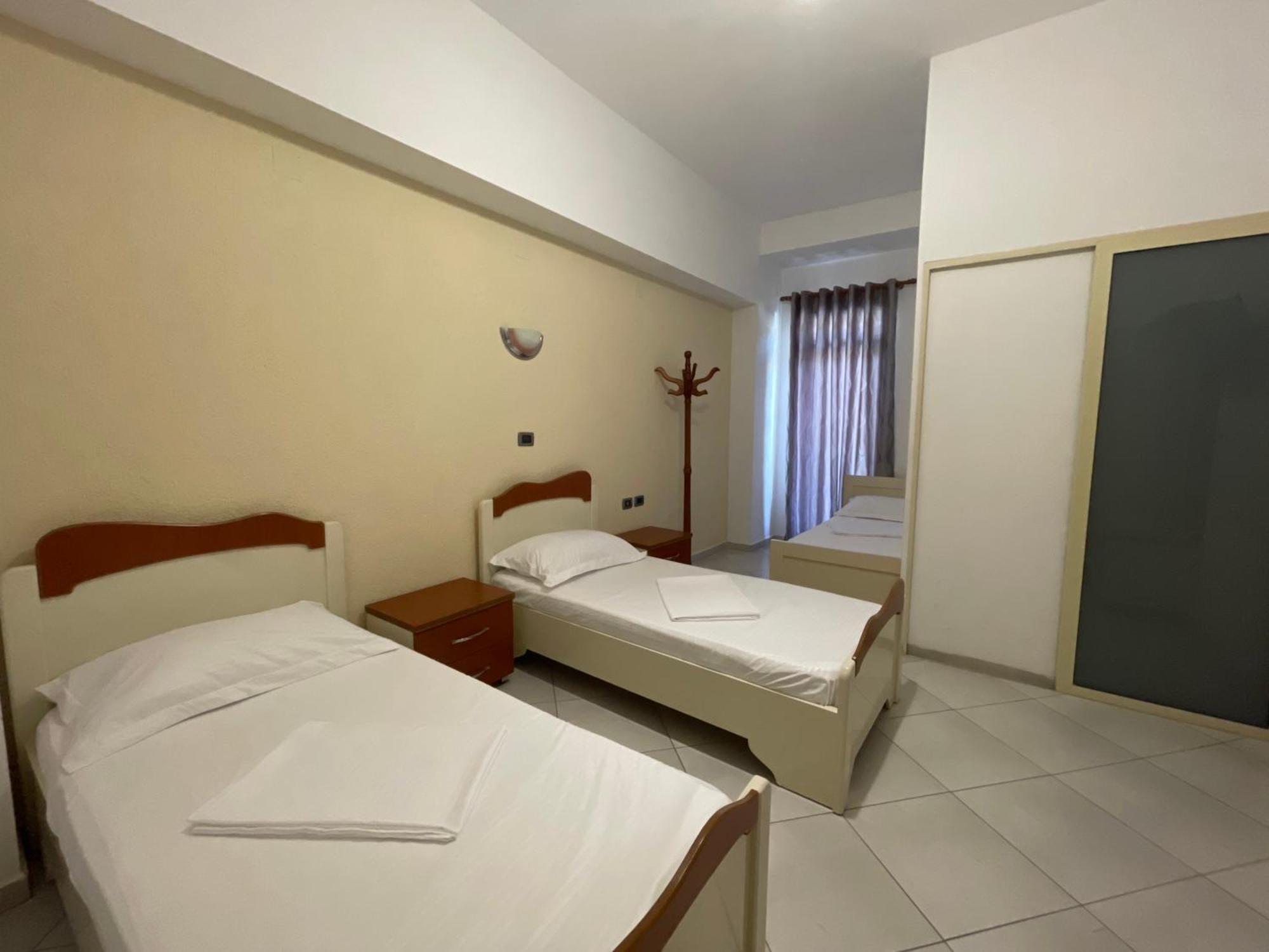Hotel Latifi Gramsh Exteriör bild