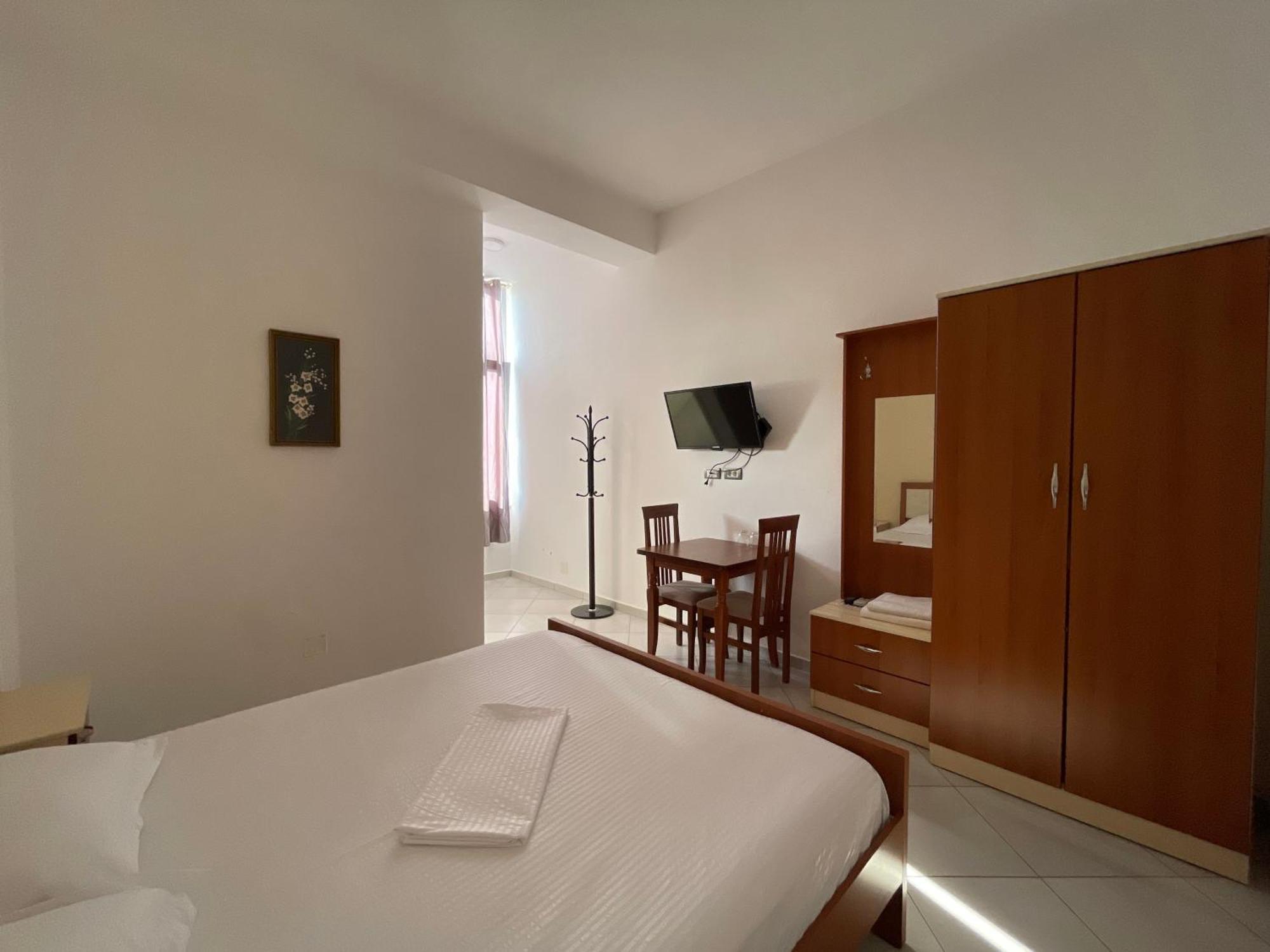 Hotel Latifi Gramsh Exteriör bild