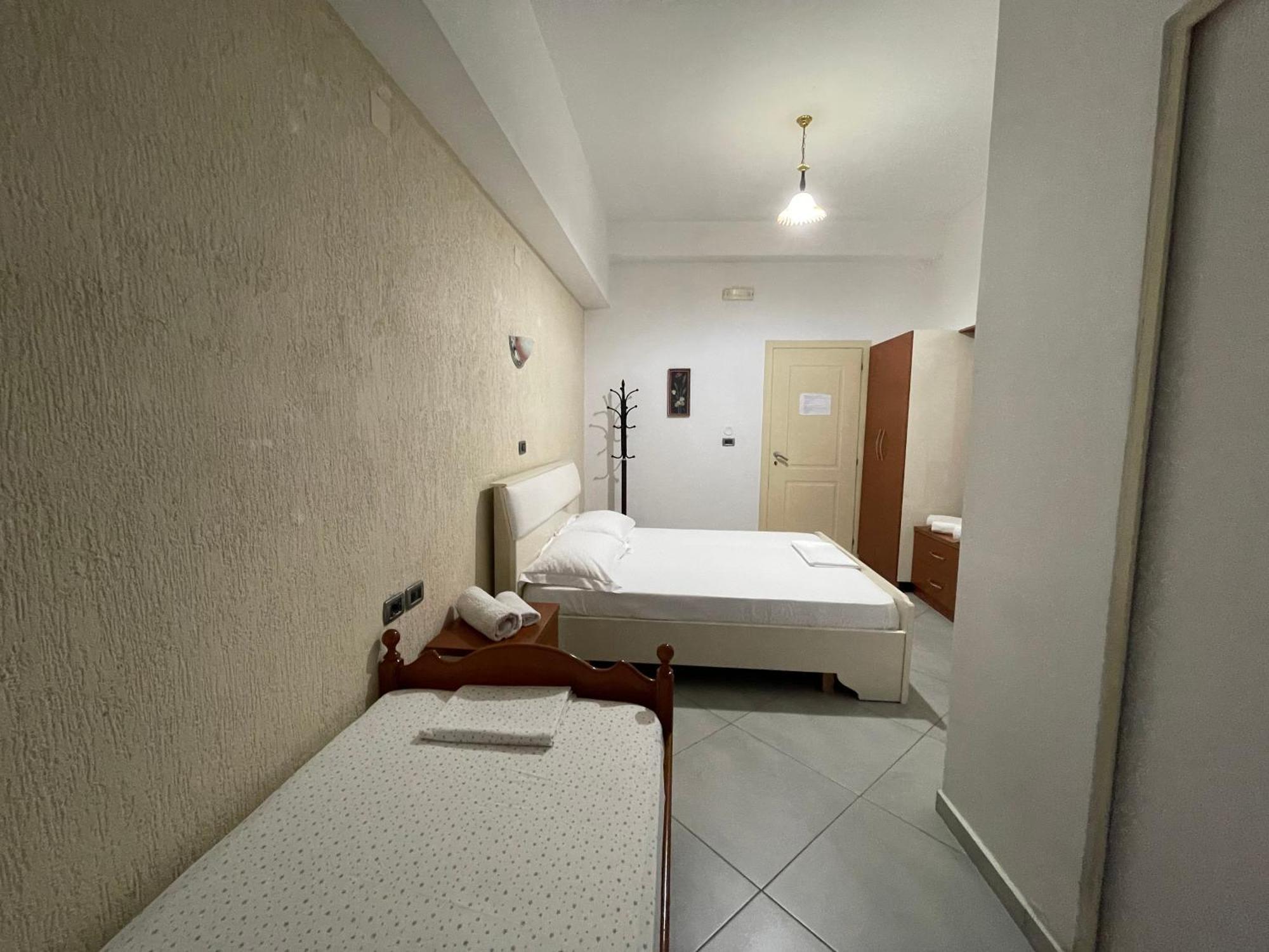 Hotel Latifi Gramsh Exteriör bild