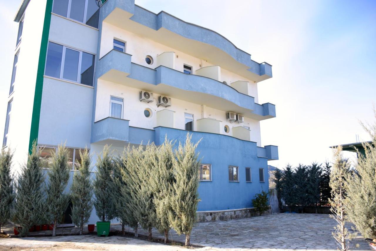 Hotel Latifi Gramsh Exteriör bild