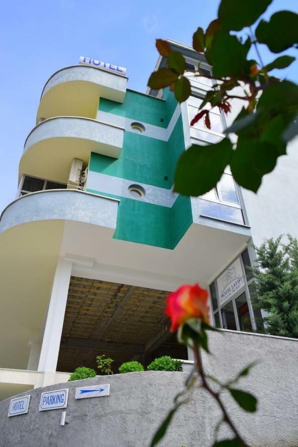 Hotel Latifi Gramsh Exteriör bild